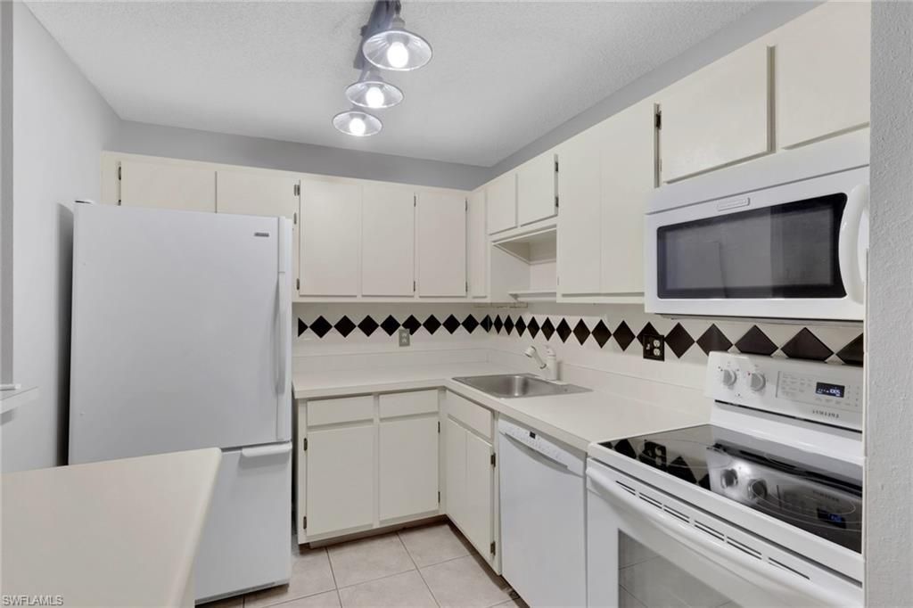 8151 S Woods Cir, Unit 12, Fort Myers, FL 33919 Photo
