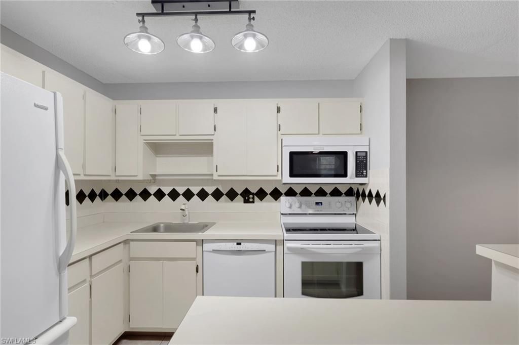 8151 S Woods Cir, Unit 12, Fort Myers, FL 33919 Photo