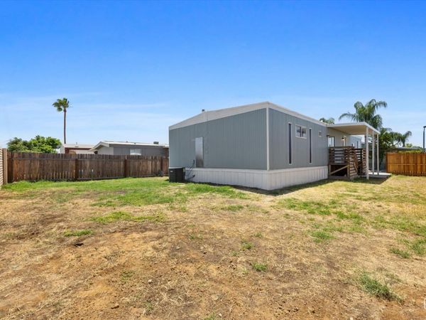 6601 Eucalyptus Drive, Unit 220, Bakersfield, CA 93306
