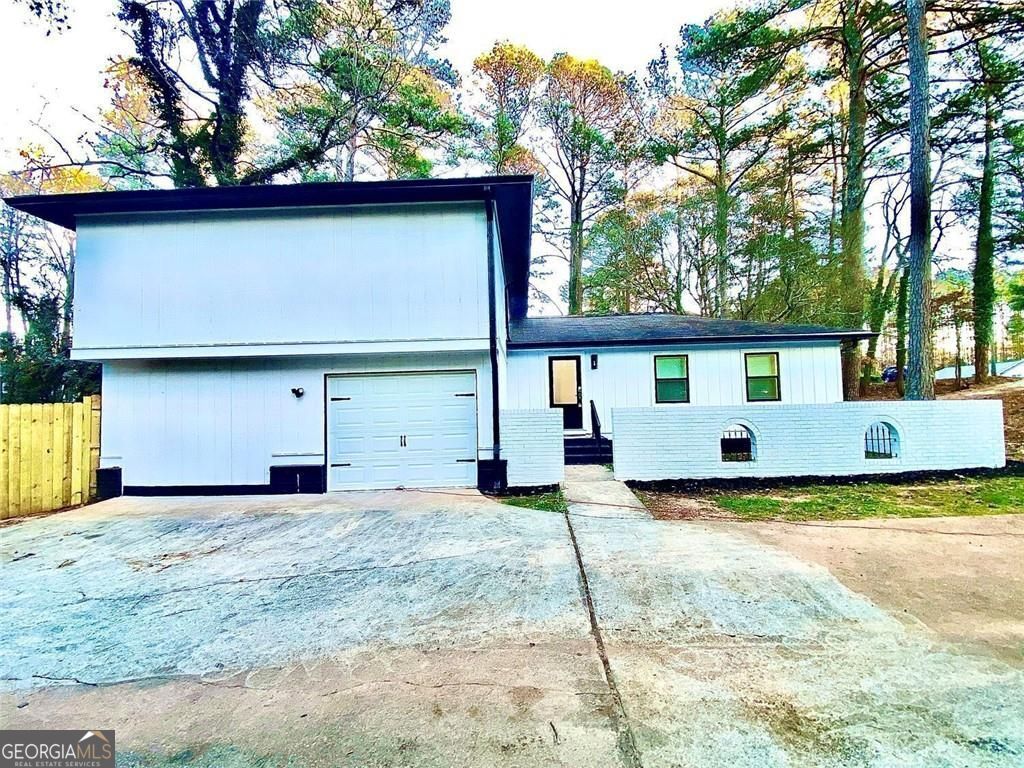 5390 Rockbridge Road, Stone Mountain, GA 30088 Main Photo