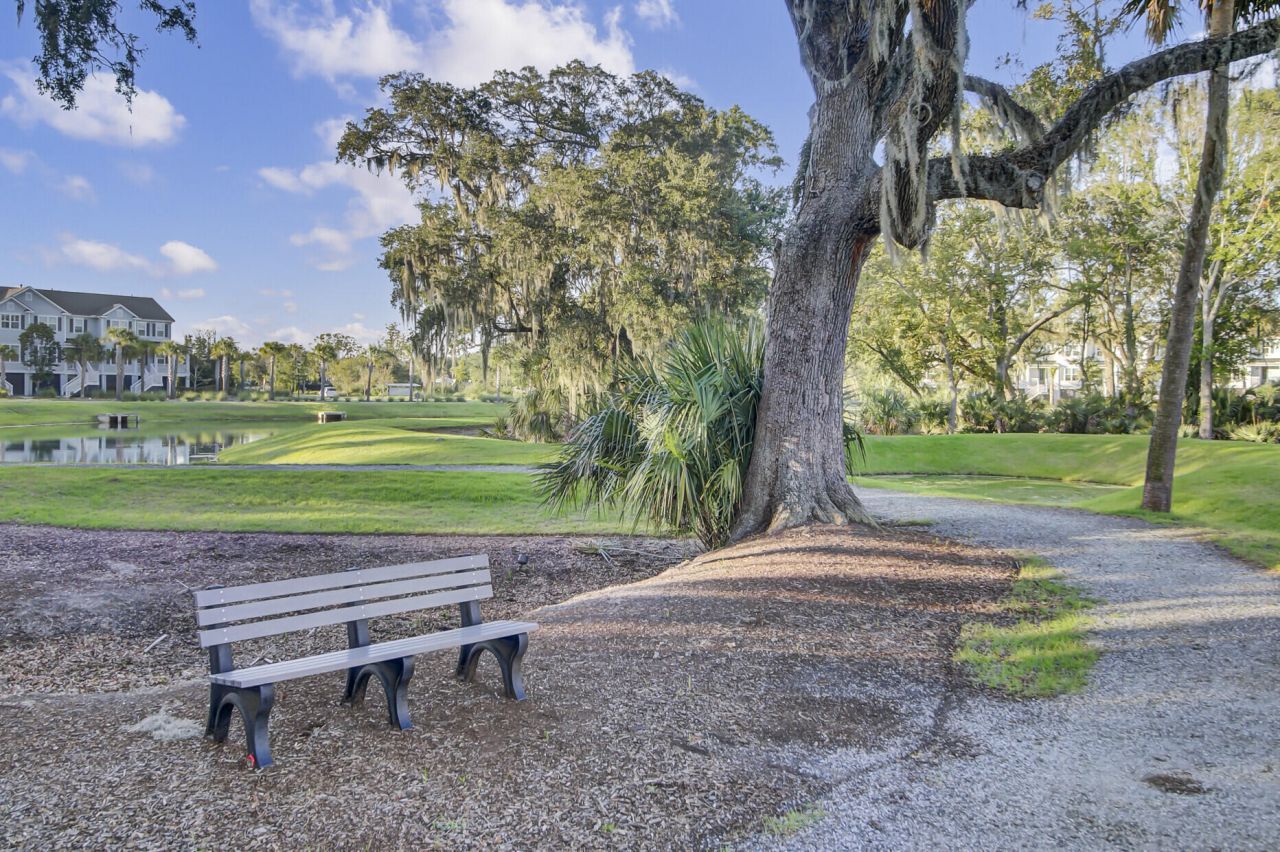 1543 Prince Edward Street Photo 100