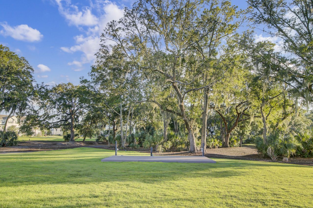 1543 Prince Edward Street Photo 102