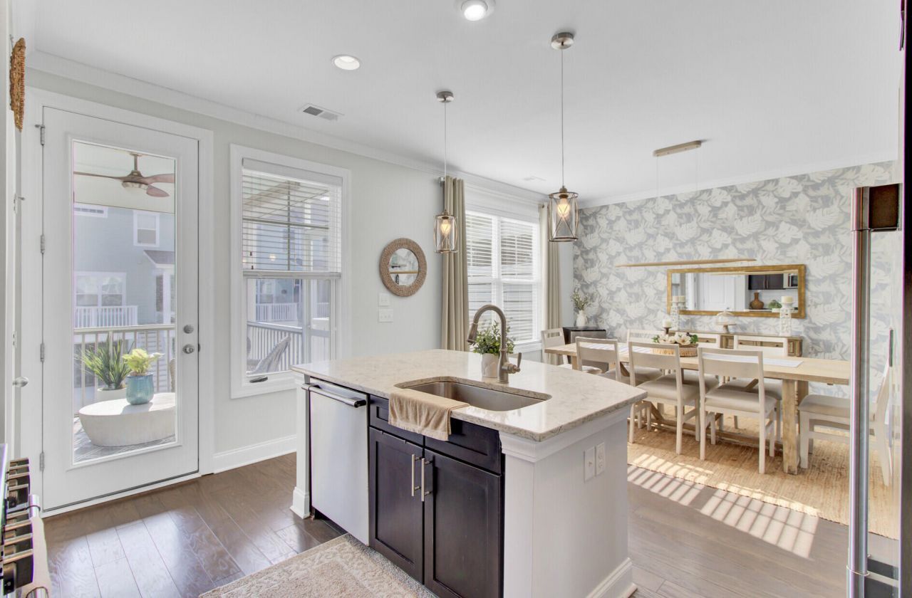 1543 Prince Edward Street Photo 22