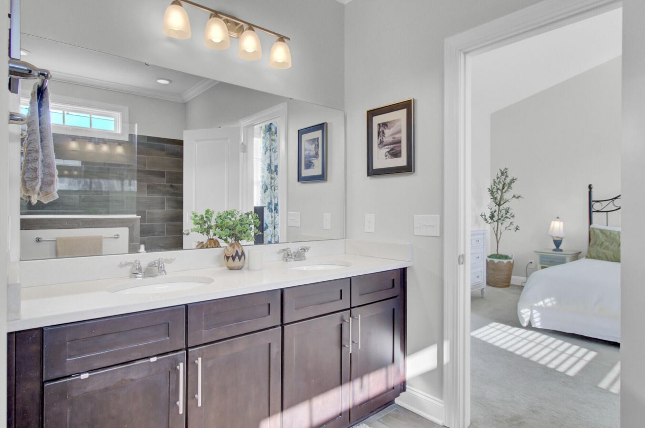 1543 Prince Edward Street Photo 37