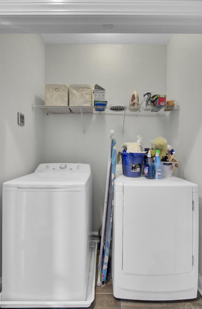 1543 Prince Edward Street Photo 40