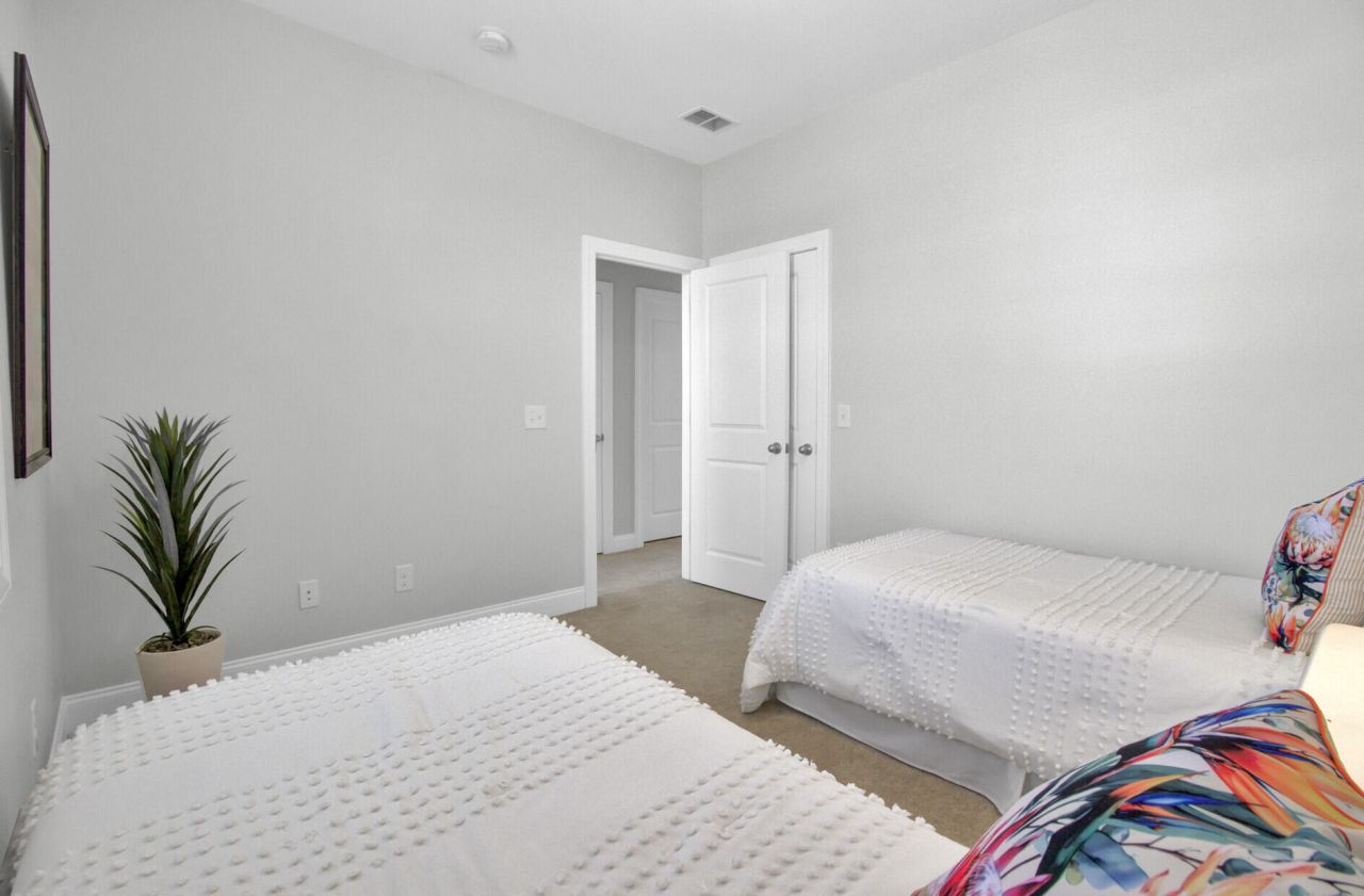 1543 Prince Edward Street Photo 42