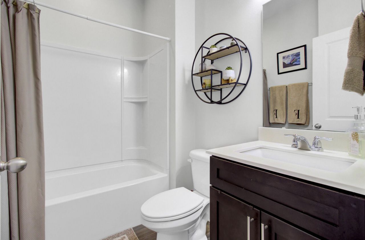 1543 Prince Edward Street Photo 43