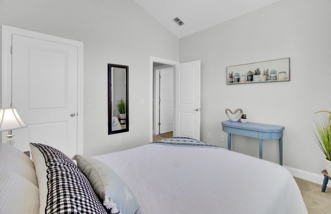 1543 Prince Edward Street Photo 46