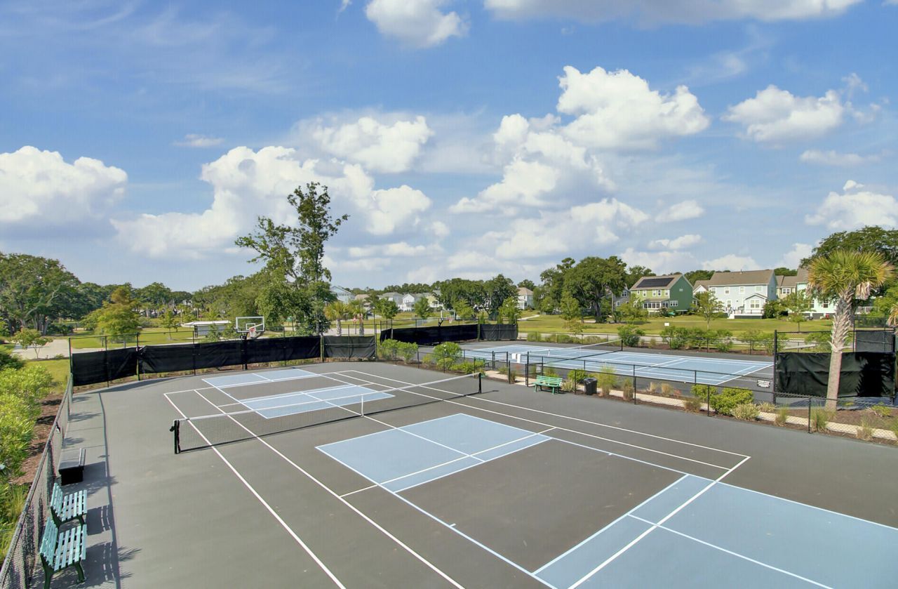 1543 Prince Edward Street Photo 68