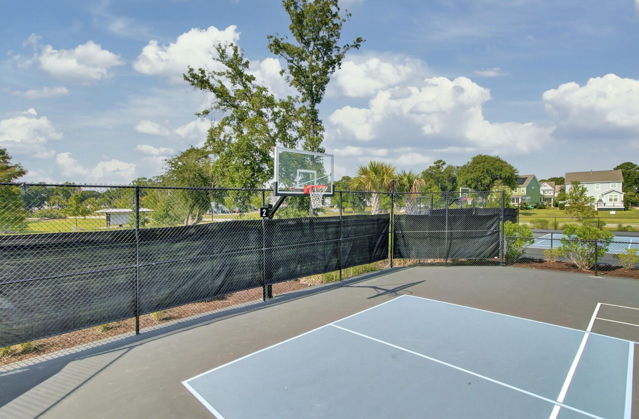 1543 Prince Edward Street Photo 69