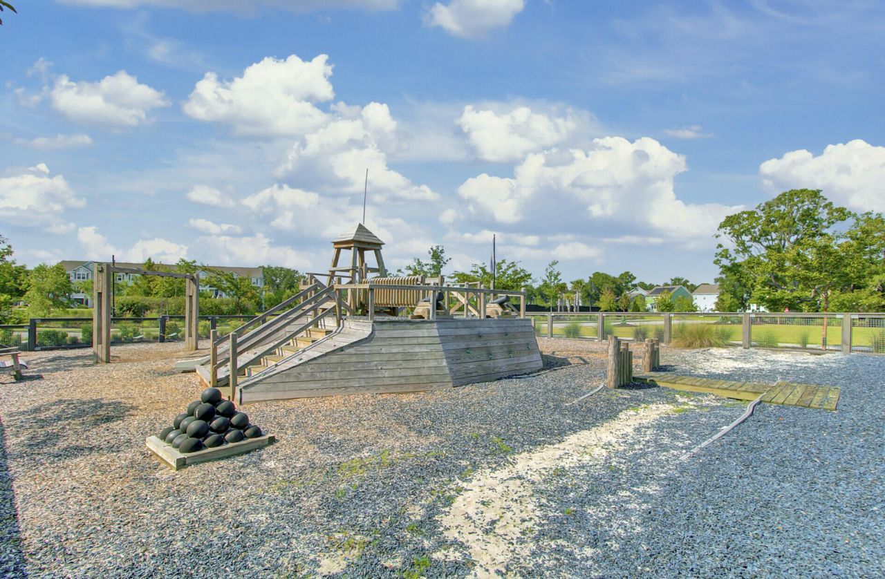 1543 Prince Edward Street Photo 79