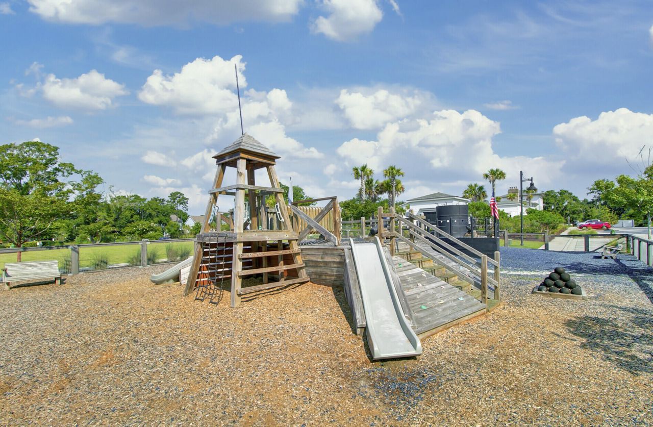 1543 Prince Edward Street Photo 81