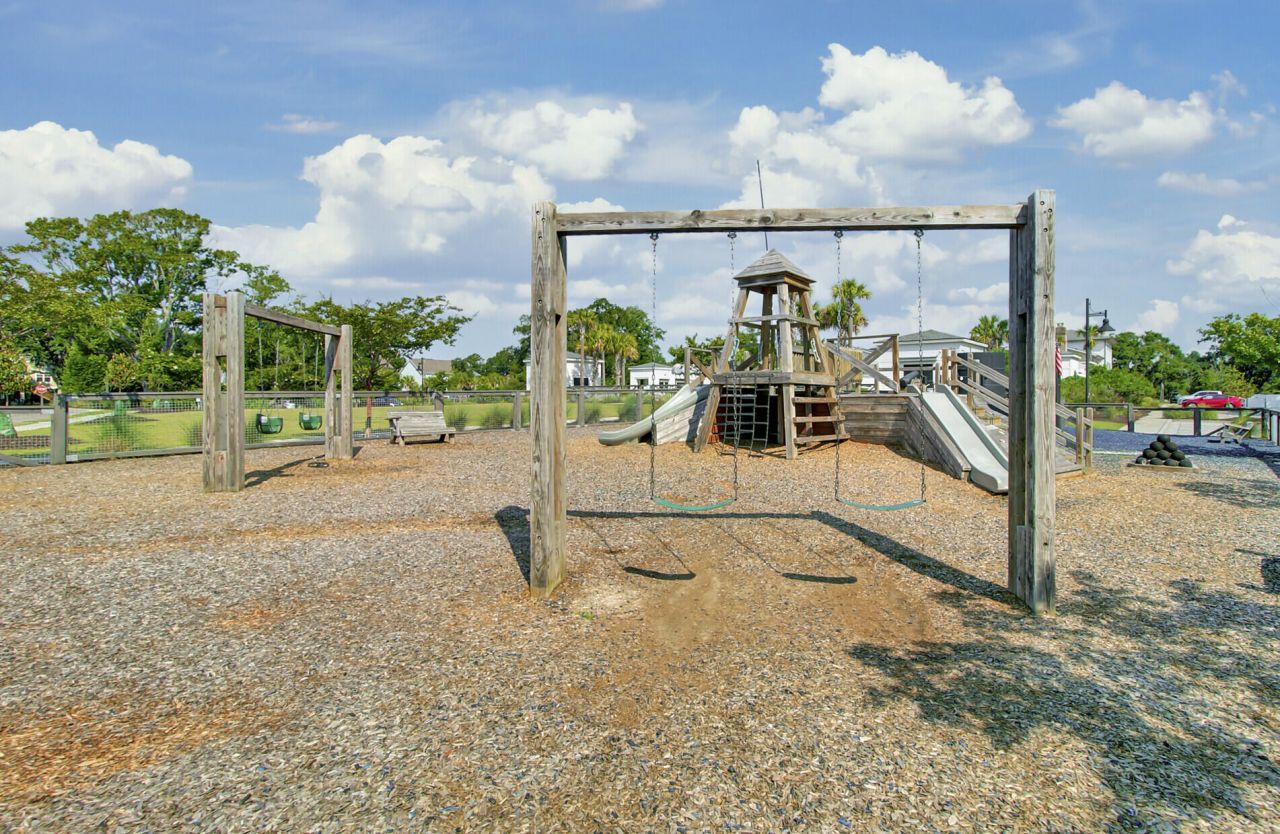 1543 Prince Edward Street Photo 82