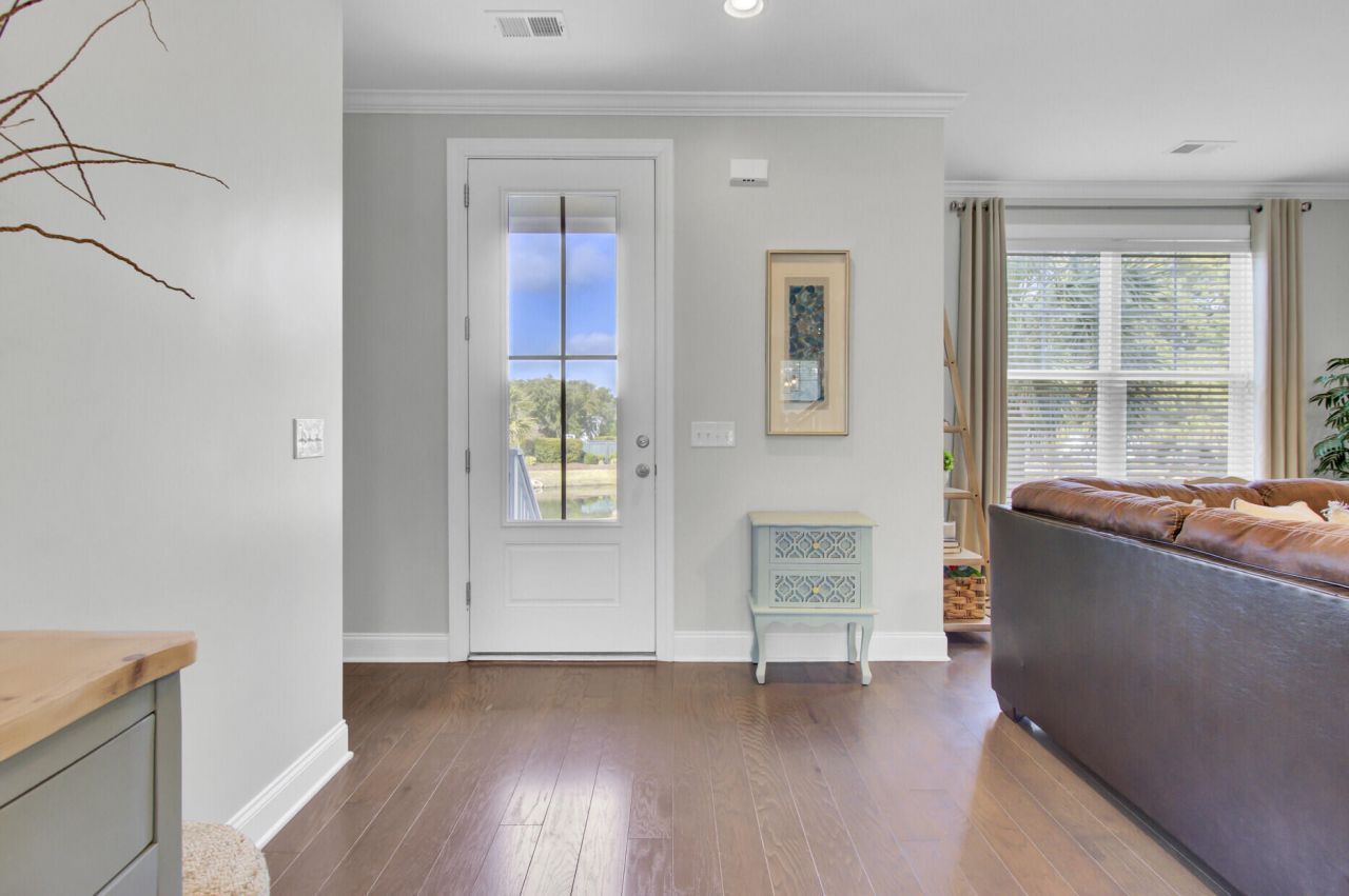 1543 Prince Edward Street Photo 9