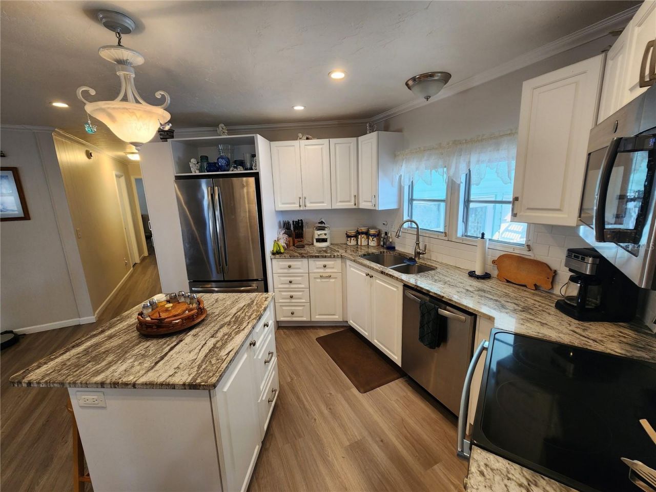 808 53rd Avenue E, Unit 18, Bradenton, FL 34203 Photo