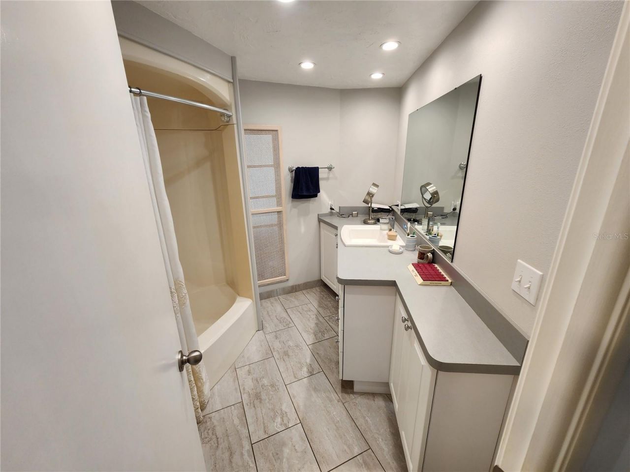 808 53rd Avenue E, Unit 18, Bradenton, FL 34203 Photo