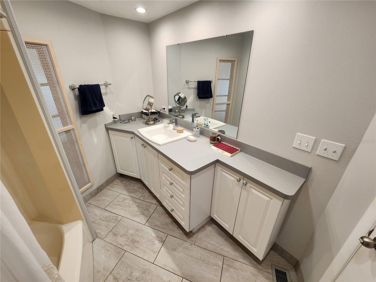 808 53rd Avenue E, Unit 18, Bradenton, FL 34203 Photo