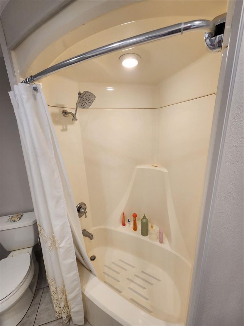 808 53rd Avenue E, Unit 18, Bradenton, FL 34203 Photo