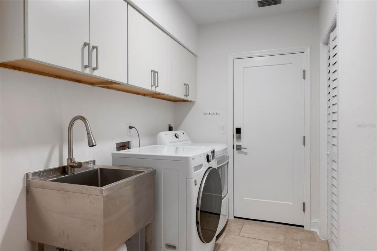 393 Flamingo Drive, Venice, FL 34285 Photo