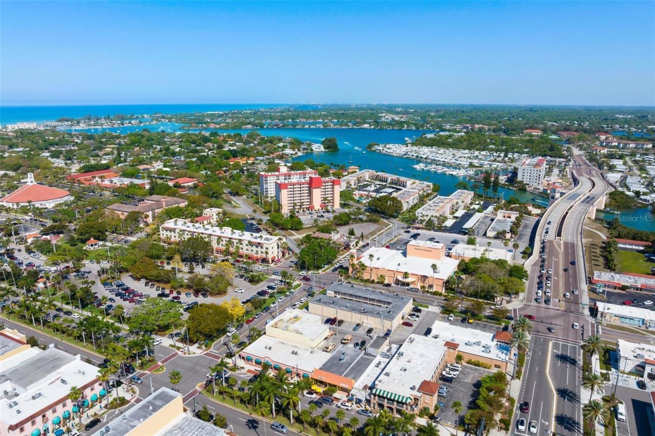 393 Flamingo Drive, Venice, FL 34285 Photo