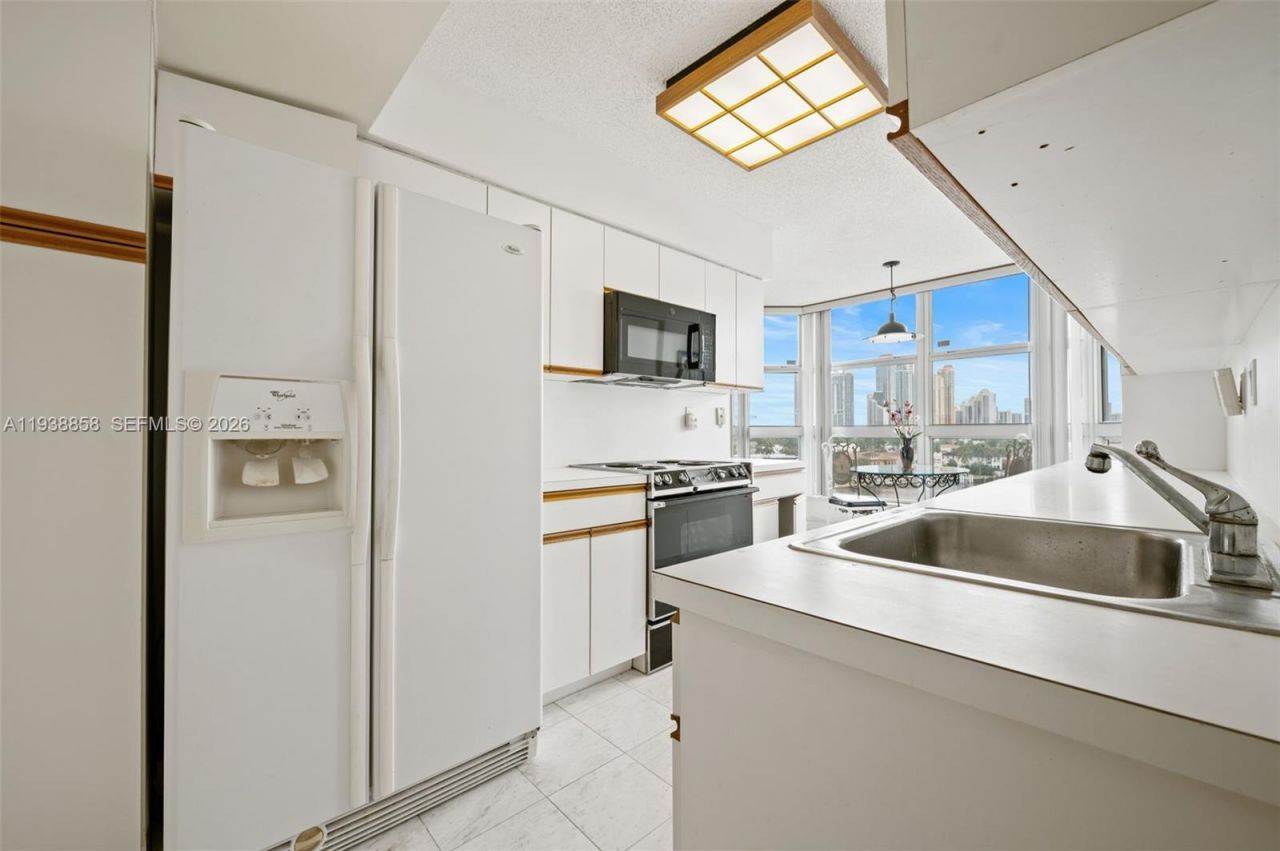 19195 NE 36th Ct, Unit 710, Aventura, FL 33180 Photo