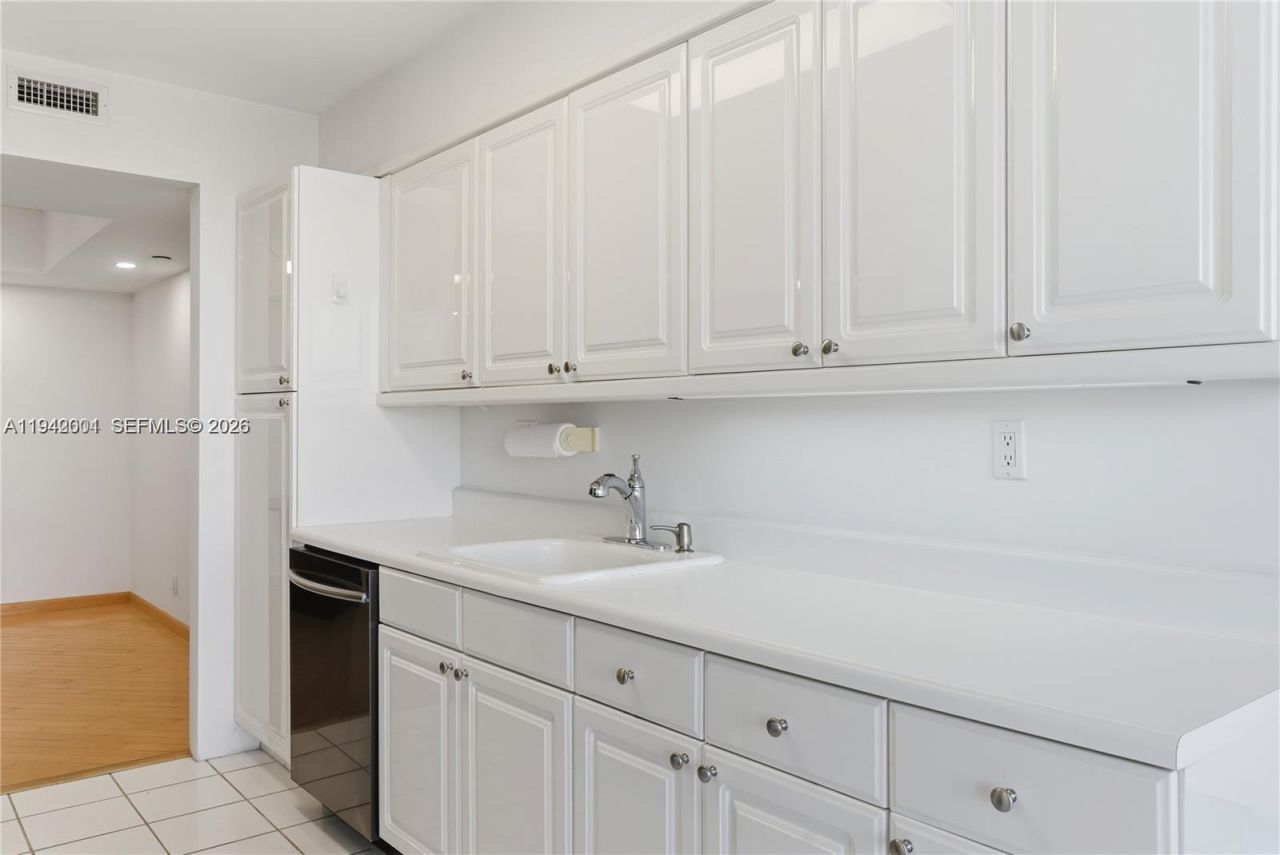 3598 Yacht Club Dr , Unit 1101, Aventura, FL 33180 Photo