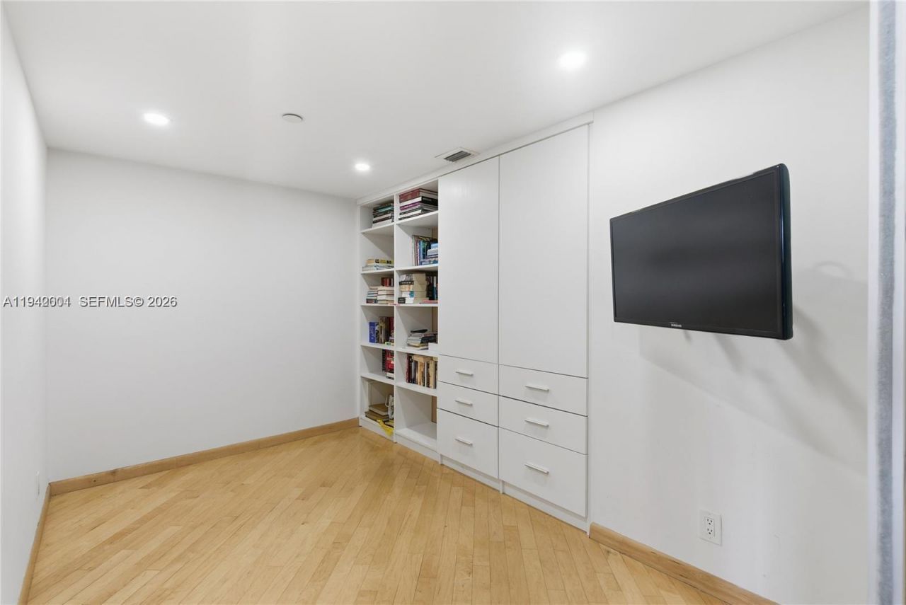 3598 Yacht Club Dr , Unit 1101, Aventura, FL 33180 Photo