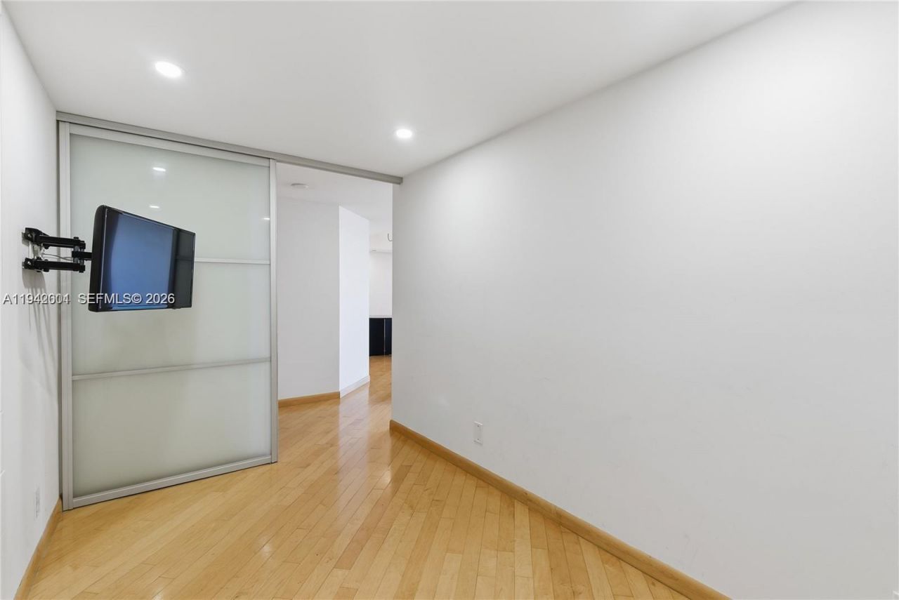 3598 Yacht Club Dr , Unit 1101, Aventura, FL 33180 Photo