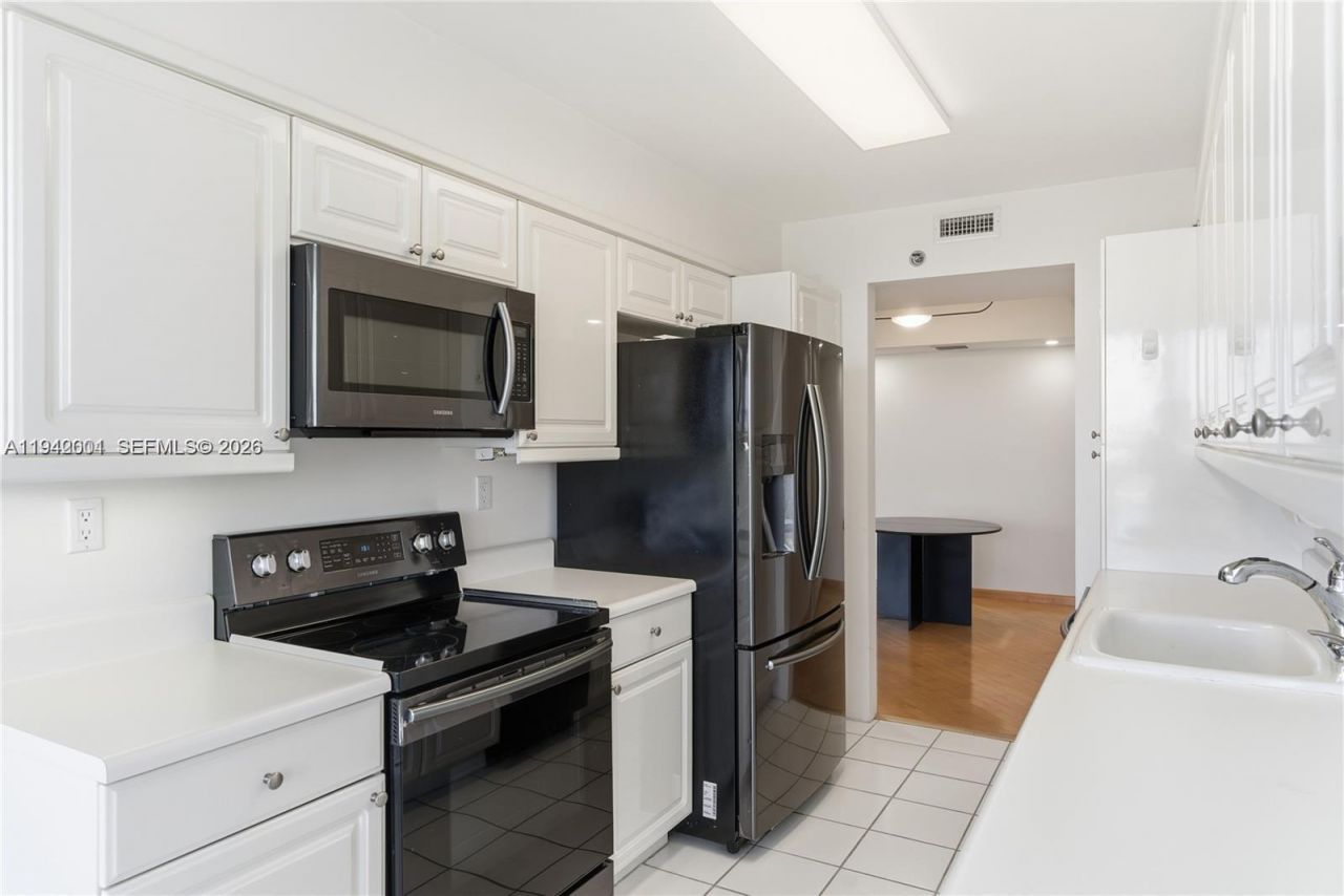 3598 Yacht Club Dr , Unit 1101, Aventura, FL 33180 Photo