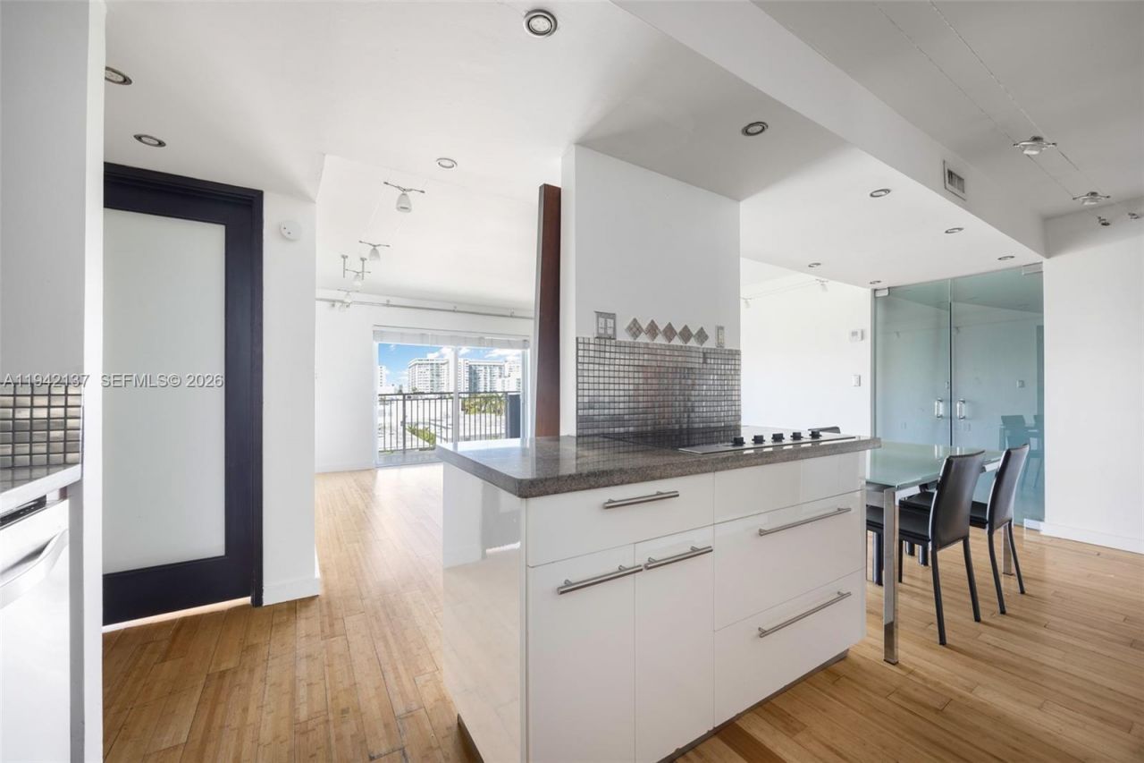 947 Lenox Ave, Unit 501, Miami Beach, FL 33139 Photo