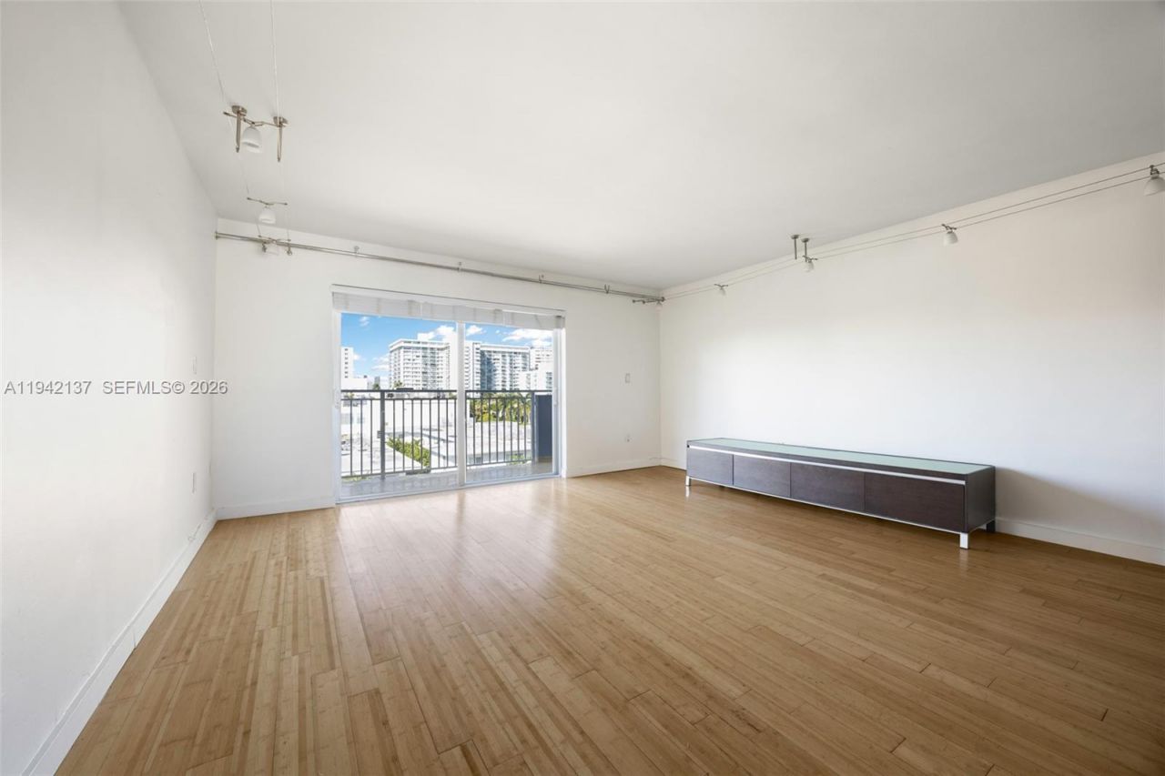 947 Lenox Ave, Unit 501, Miami Beach, FL 33139 Photo