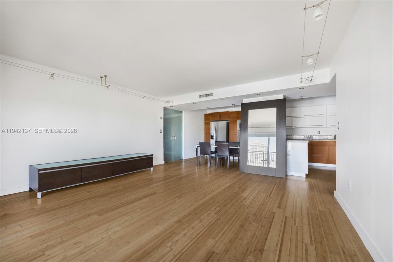 947 Lenox Ave, Unit 501, Miami Beach, FL 33139 Photo