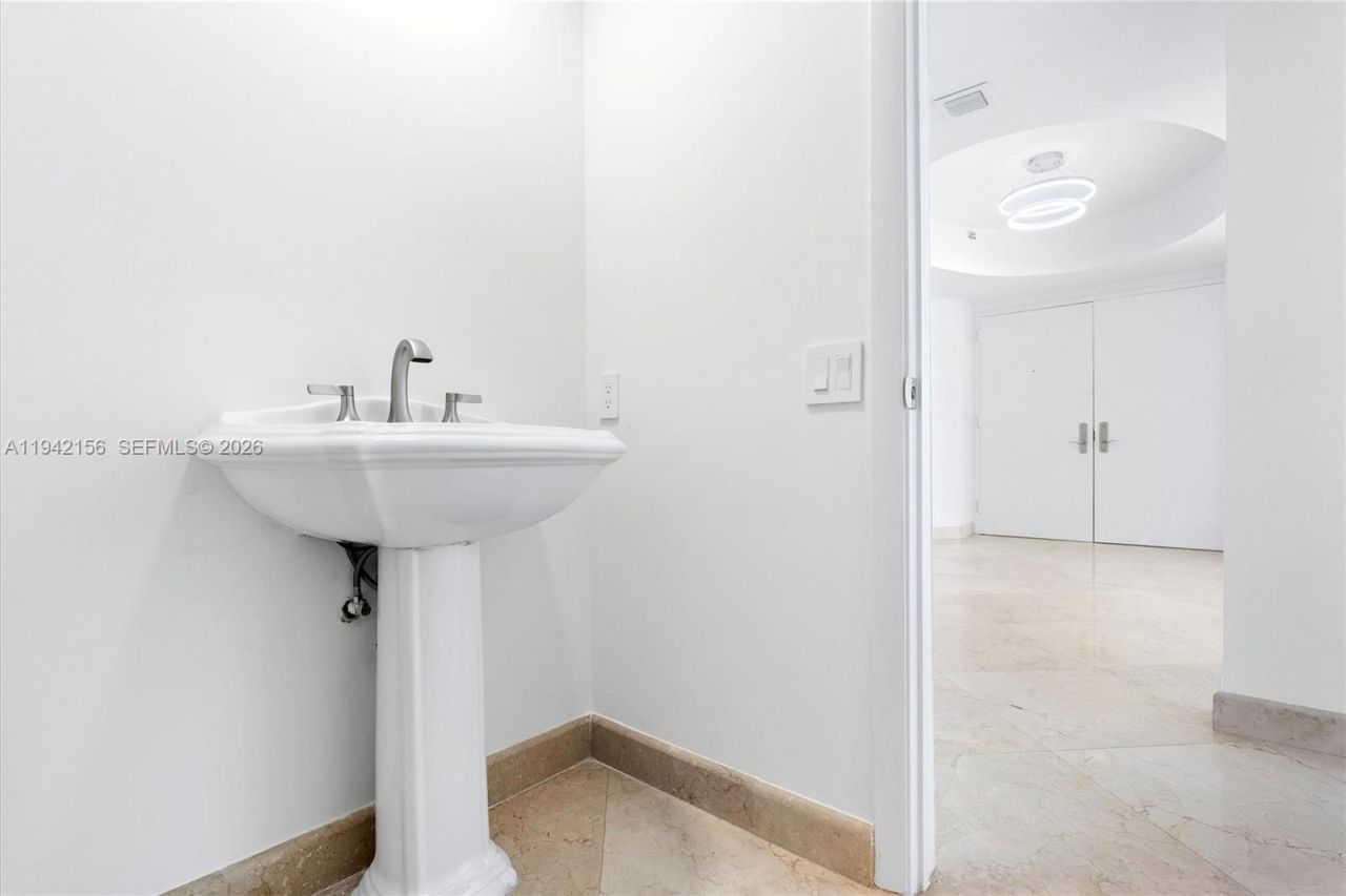 19111 Collins Ave, Unit 1102, Sunny Isles Beach, FL 33160 Photo