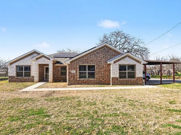 621 N Avenue B, Springtown, TX 76082