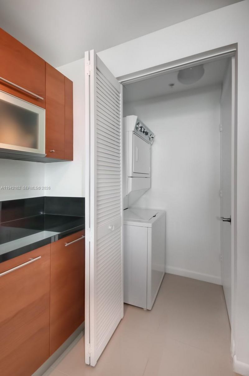 253 NE 2nd St , Unit 1107, Miami, FL 33132 Photo