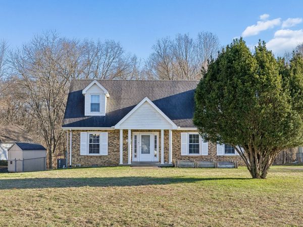 1015 Foxmoor Dr, Clarksville, TN 37042