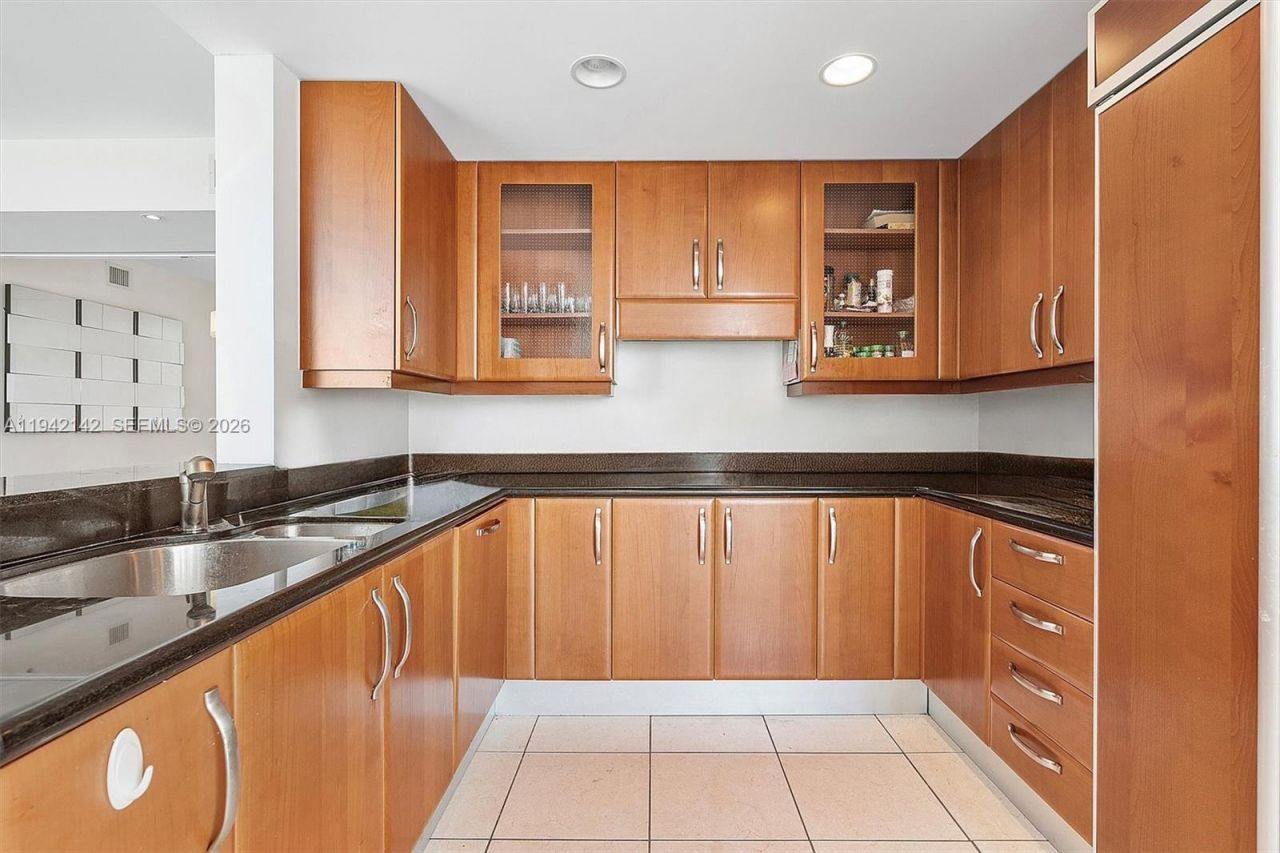 19400 Turnberry Way , Unit 1131, Aventura, FL 33180 Photo