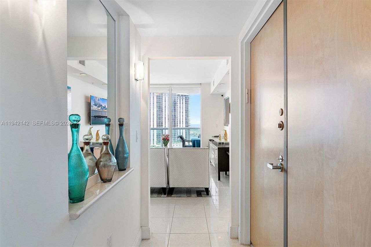 19400 Turnberry Way , Unit 1131, Aventura, FL 33180 Photo