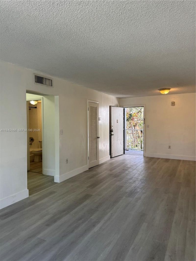 645 NE 121st St, Unit 307, North Miami, FL 33161 Photo