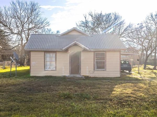 201 N Kings Trail , Little River Academy, TX 76554