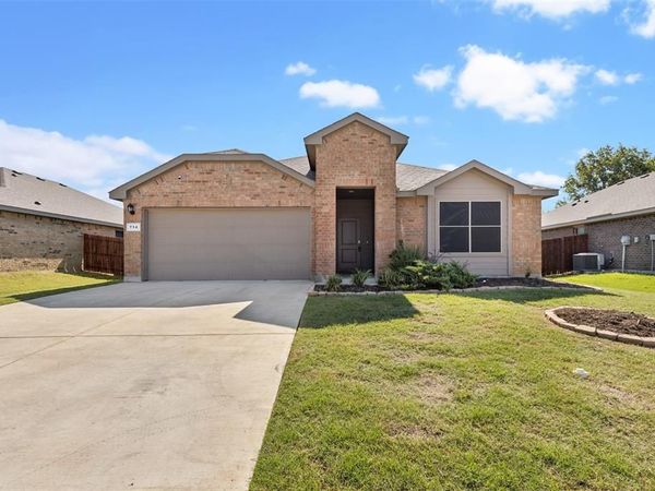714 Wolf Creek Drive, Cleburne, TX 76033