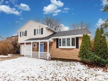 559 Frankhauser Road, Williamsville, NY 14221