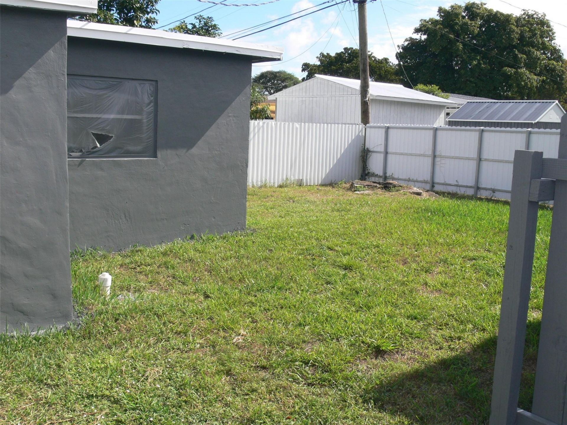 870 NW 84th Street, Miami, FL 33150 Photo