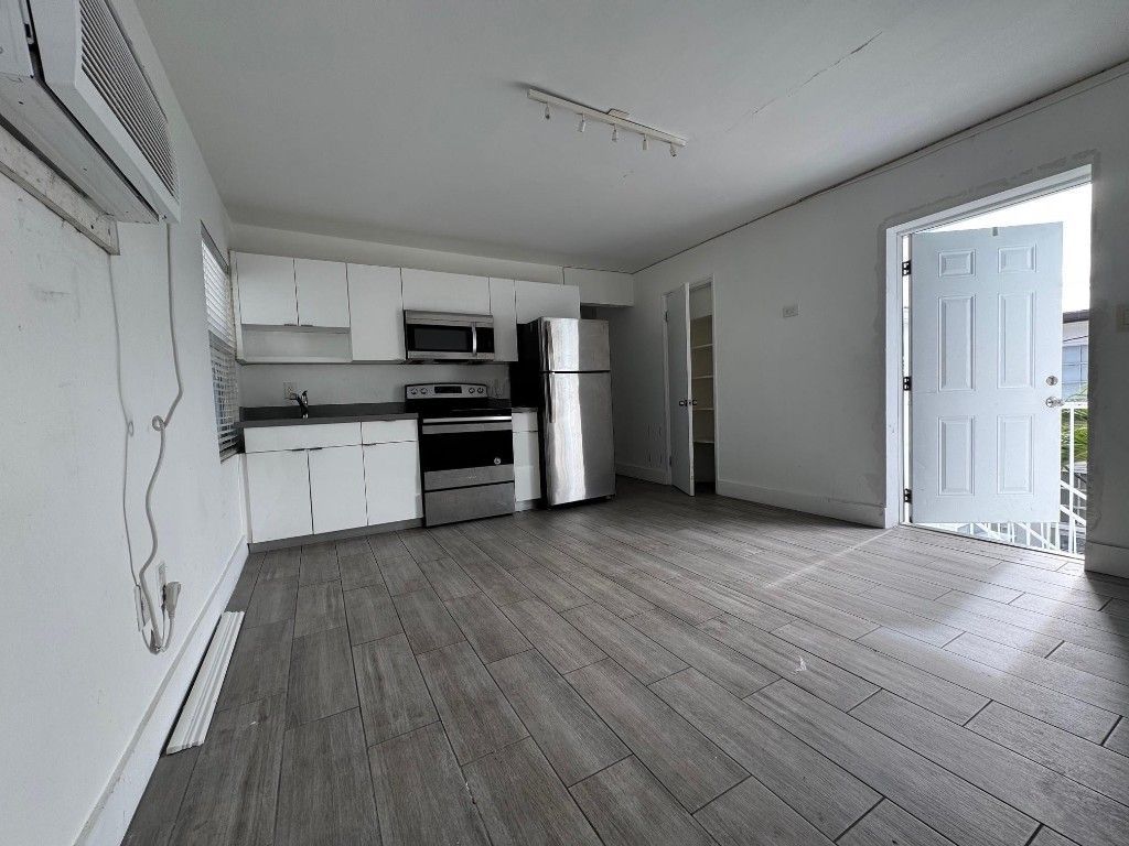 7910 Abbott Avenue, Unit 6, Miami Beach, FL 33141 Photo