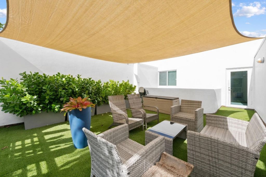 910 NE 16th Terrace, Unit 2, Fort Lauderdale, FL 33304 Photo