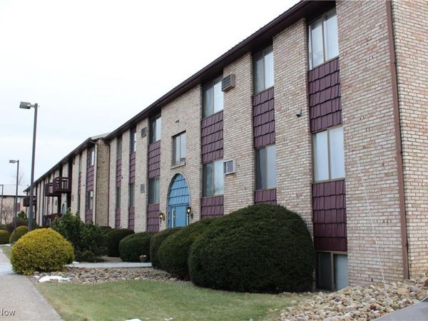 200 Fernwood Road, Unit 12, Wintersville, OH 43953