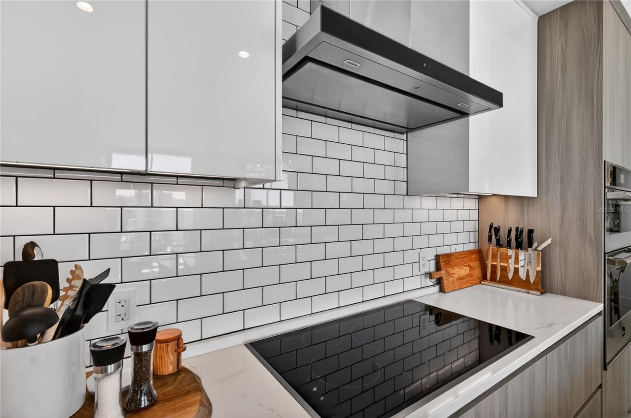 301 Quay Commons, Unit 1807, Sarasota, FL 34236 Photo