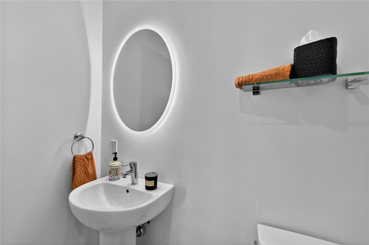 301 Quay Commons, Unit 1807, Sarasota, FL 34236 Photo