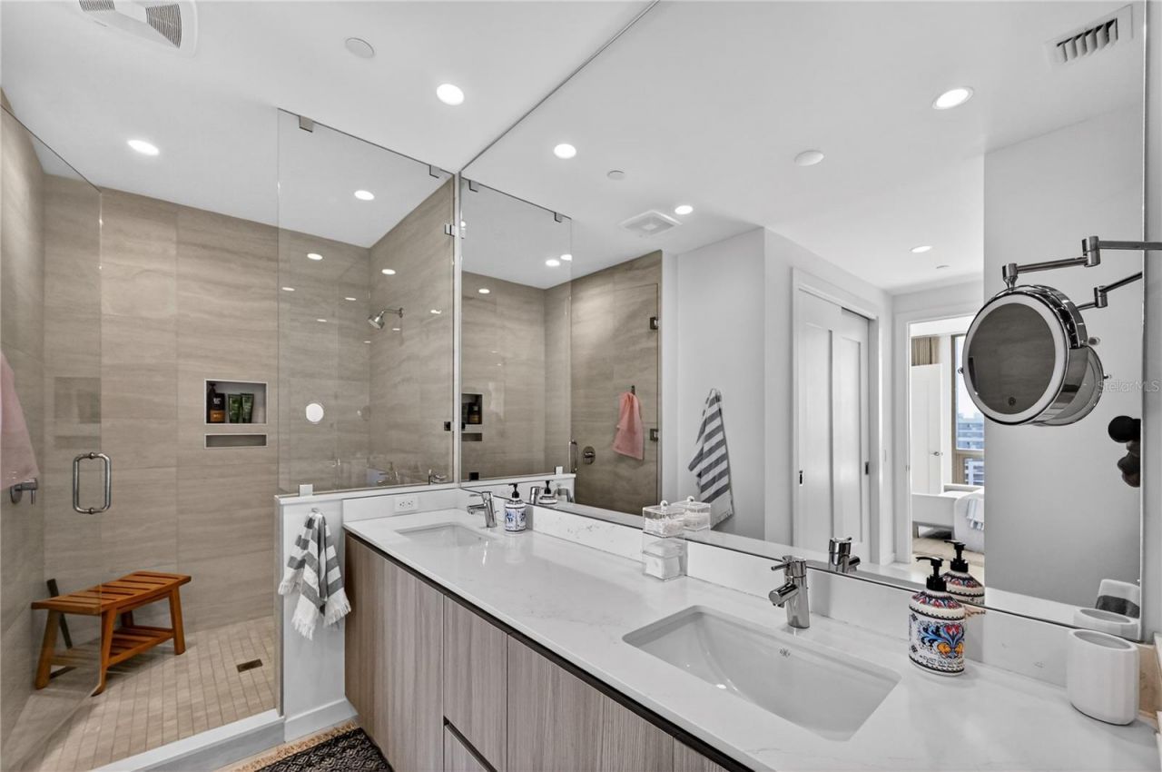 301 Quay Commons, Unit 1807, Sarasota, FL 34236 Photo