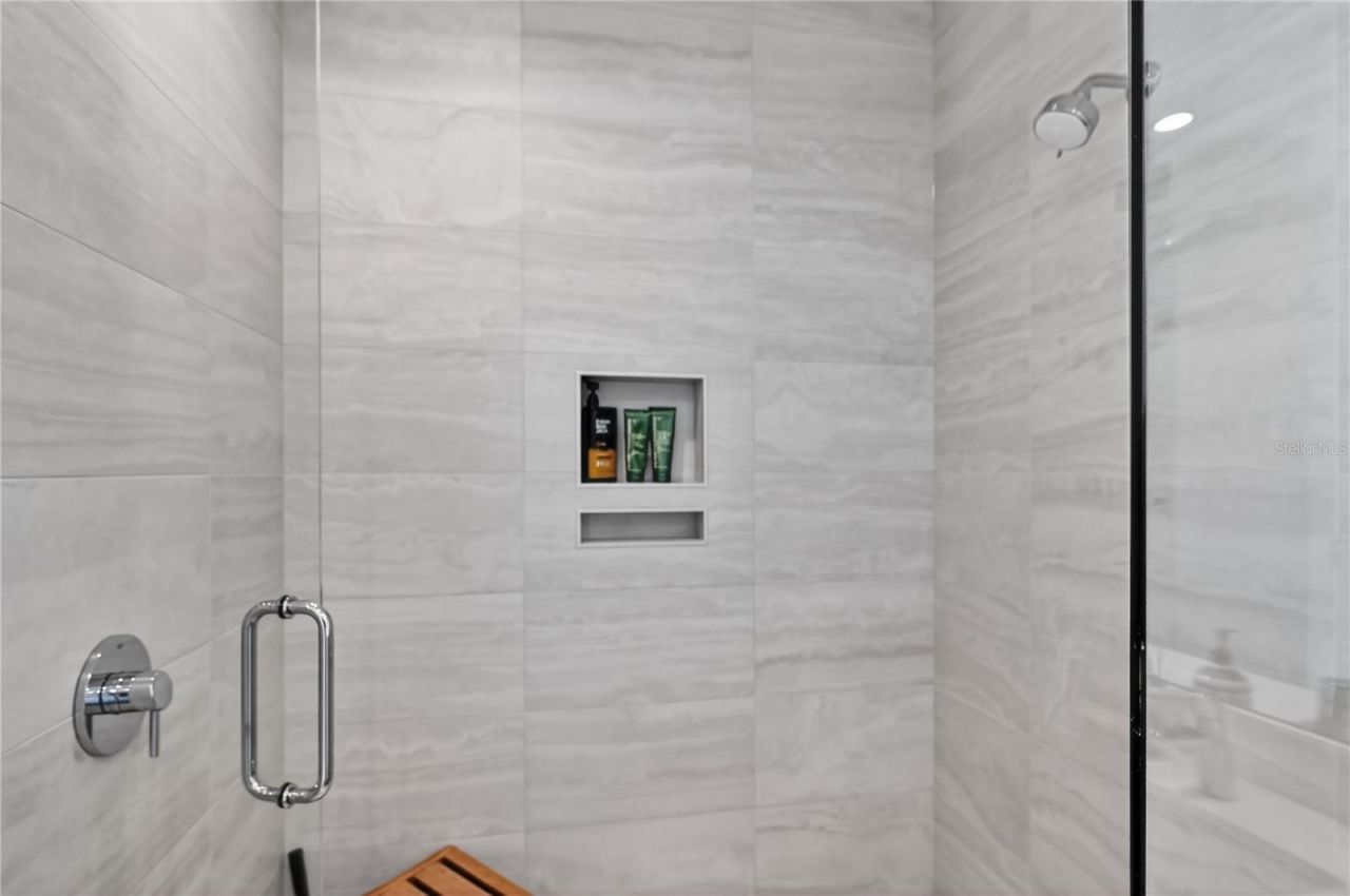 301 Quay Commons, Unit 1807, Sarasota, FL 34236 Photo